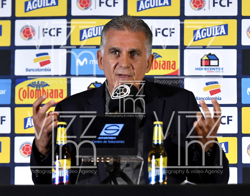 BOGOTÁ-COLOMBIA, 27-08-2019: Carlos Querioz, Director Técnico de La Selección Colombia de fútbol, gesticula durante rueda de prensa en la Sede Deportiva de la Federación Colombiana de Fútbol en Bogotá, en la que entrega la lista de los jugadores convocados para la próxima fecha FIFA en septiembre, partidos que tendrá como rivales a las selecciones de Brasil y Venezuela. / Carlos Querioz, Technical Director of The Colombian Soccer Team, gestures during a press conference at the Sports Headquarters of the Colombian Football Federation in Bogotá, where he delivers the list of players called for the next FIFA date in September, matches he will have as rivals to the teams of Brazil and Venezuela. / Photo: VizzorImage / Luis Ramírez / Staff.