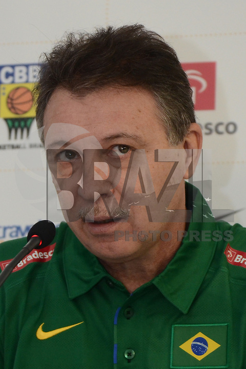 SAO PAULO, 17 DE MAIO DE 2012 - COLETIVA TECNICO RUBEN MAGNANO - Rubén Magnano em coletiva de imprensa sobre apresentacao da selecao masculina de basquete, na ACEESP, avenida Paulista, regiao central da capital. FOTO: ALEXANDRE MOREIRA - BRAZIL PHOTO PRESS
