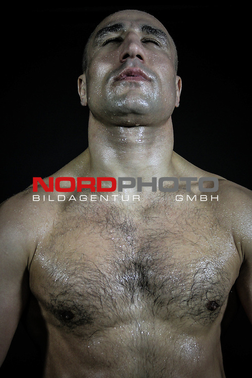 17.09.2014, Ostsee, Zinnowitz, Arthur Abraham Portrait, <br />
<br />
WBO-Weltmeisterschaft im Super-Mittelgewicht Arthur Abraham bereitet sich im Trainingscamp Zinnowitz auf dem WM Kampf gegen den Englaender PaulSmith vor.<br />
<br />
im Bild WBO Weltmeister Arthur Abraham einmal anders<br />
<br />
Foto © nordphoto / Heger