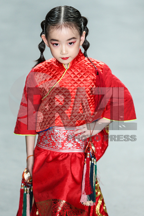 NOVA YORK, EUA, 10.02.2019 - MODA-EUA - Modelo durante desfile da grife Erxi X Mrhua Mrshua no Global Fashion Collective I na semana de Moda de New York no Pier 59 Studios em Manhattan nos Estados Unidos neste domingo, 10 (Foto: Vanessa Carvalho/Brazil Photo Press)