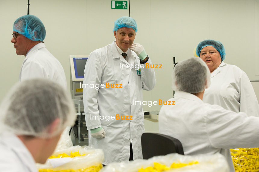 Le Roi Philippe de Belgique et la Reine Mathilde de Belgique visitent le Wase Werkplaats à Temse, un atelier protégé offrant 700 emplois sur trois sites, lors d'une visite de la Province de Flandre- Occidentale.<br />
Belgique, Temse. 25 avril 2017.<br />
Queen Mathilde of Belgium and King Philippe of Belgium pictured during a visit to 'Wase Werkplaats' atelier in Temse, part of a visit of Belgian Royal couple in East-Flanders.<br />
Belgium, Temse, 25 April 2017.