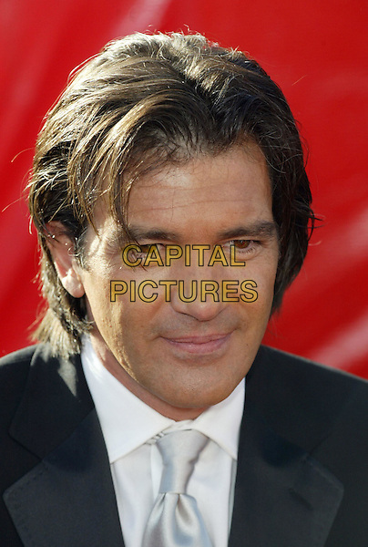 ANTONIO BANDERAS.At the 56th Annual Prime Time Emmy Awards held the Shrine Auditorium, Los Angeles, CA, USA, .19th September, 2004..portrait headshot .Ref: ADM.www.capitalpictures.com.sales@capitalpictures.com.©Charles Harris/AdMedia/Capital Pictures .
