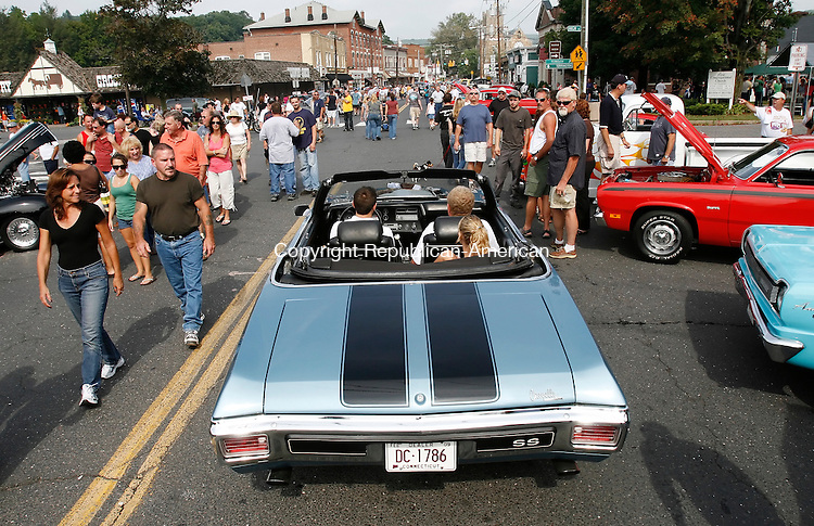 THOMASTON, CT, 09/14/08- 091408BZ19- A 1970 Chevelle parts the crowd while driving through the Thomaston Police Explorers 17th annual Summer Cruz, in memory of its founder, the late Terry W. Hawley, who was a local police officer.<br />
Jamison C. Bazinet Republican-American