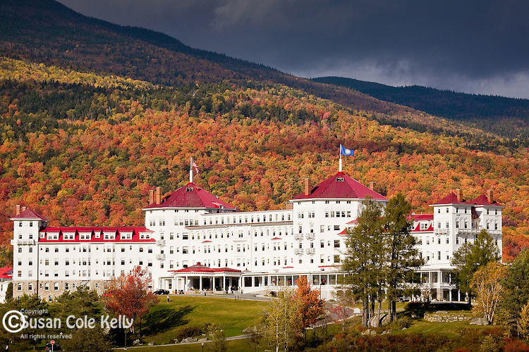 Fall foliage and the Mt Washington Hotel, Bretton Woods, White Mountains, NH, USA
