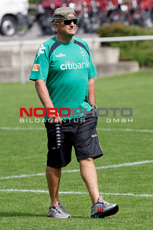 FBL 08/09 Trainingslager Werder Bremen - 2008 Schruns / Österreich - Day 4 - Vormittag Training<br />
<br />
<br />
Jürgen L. Born (Vorsitzender der Geschäftsführung und Geschäftsführer Finanzen und Öffentlichkeitsarbeit) mit Sonnenbrile und Werer Dress incli Mütze auf dem Weg zum Training<br />
<br />
Foto © nph (nordphoto )<br />
<br />
<br />
<br />
*** Local Caption ***