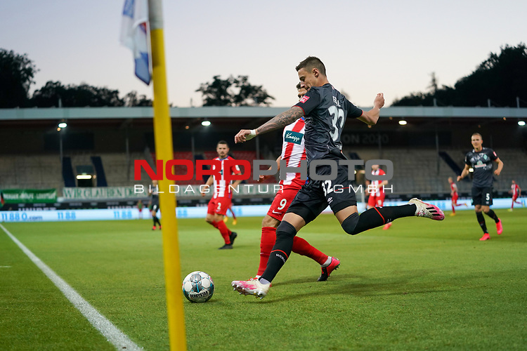 Stefan Schimmer (1. FC Heidenheim 1846 #09), Marco Friedl (Werder Bremen #32)<br />
<br />
<br />
Sport: nphgm001: Fussball: 1. Bundesliga: Saison 19/20: Relegation 02; 1.FC Heidenheim vs SV Werder Bremen - 06.07.2020<br />
<br />
Foto: gumzmedia/nordphoto/POOL <br />
<br />
DFL regulations prohibit any use of photographs as image sequences and/or quasi-video.<br />
EDITORIAL USE ONLY<br />
National and international News-Agencies OUT.
