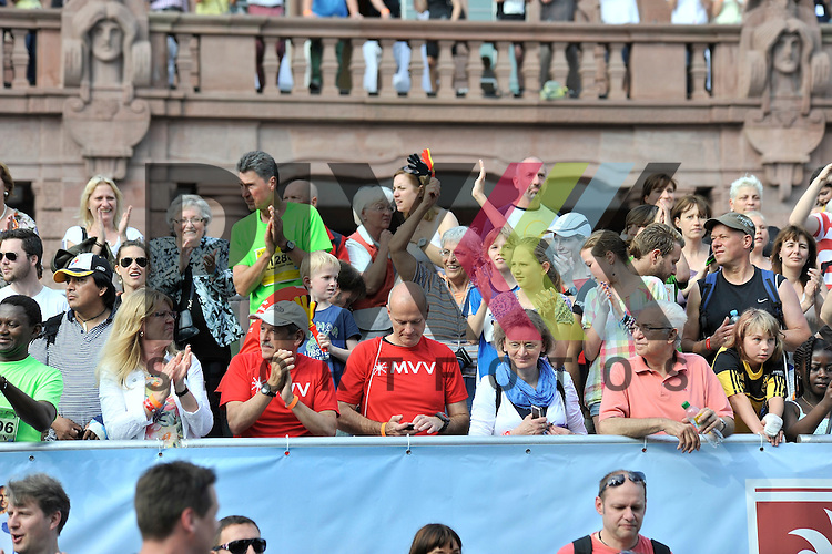 Zuschauer beim MLP Marathon 08.06.2013.<br />
<br />
Foto © Rhein-Neckar-Picture *** Foto ist honorarpflichtig! *** Auf Anfrage in hoeherer Qualitaet/Aufloesung. Belegexemplar erbeten. Veroeffentlichung ausschliesslich für journalistisch-publizistische Zwecke.