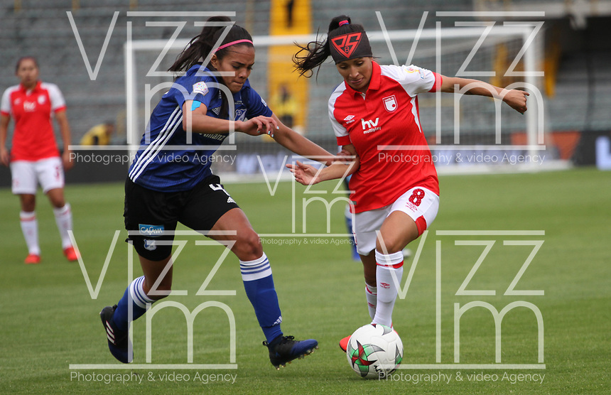 BOGOTÁ- COLOMBIA, 01-09-2019:Paola Sánchez (Der.) jugadora del Independiente Santa Fe femenino disputa el balón contra Millonaros femenino durante partido por los cuartos de final de la Liga Águila femenina 2019 jugado en el estadio Nemesio Camacho El Campín de la ciudad de Bogotá. /Paola Sanchez (R) player of Independiente Santa Fe women´s fights for the ball against of Millonarios women´s during the match for the quarter finals of the Liga Aguila II 2019 played at the Nemesio Camacho El Campin stadium in Bogota city. Photo: VizzorImage / Felipe Caicedo / Staff