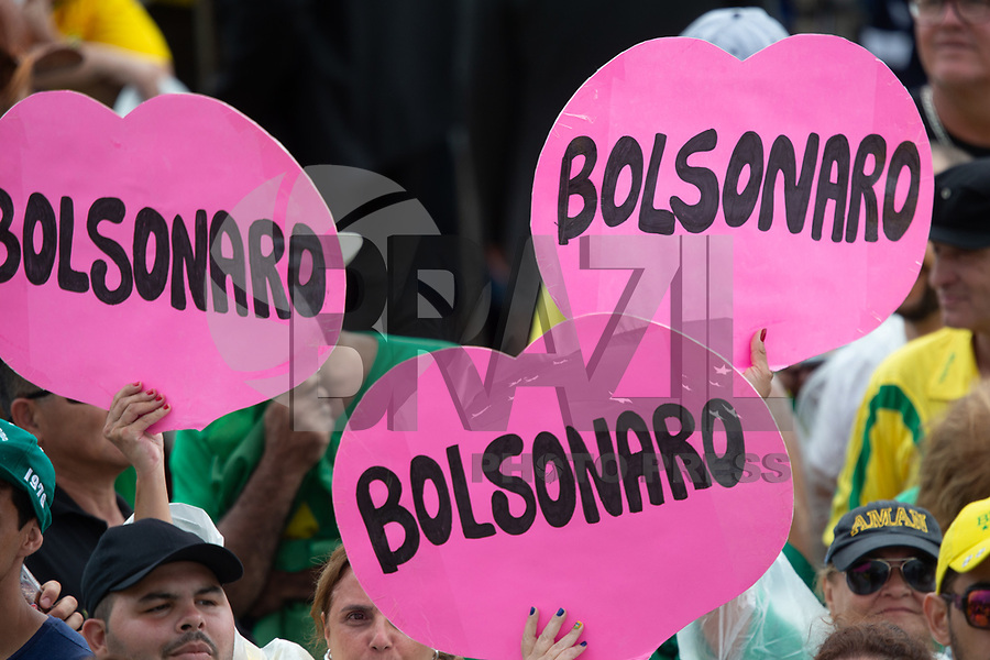BRASILIA, DF, 01.01.2019 - BOLSONARO-POSSE- Povo em frente ao Palácio do Planalto, durante a posse do presidente da República, Jair Bolsonaro, nesta terça, 01.(Foto:Ed Ferreira / Brazil Photo Press)
