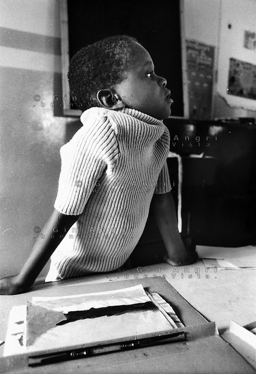 Mozambico, Maputo. Bambini a scuola elementare