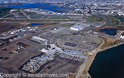 aerial photograph Oakland International airport