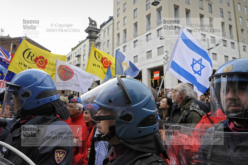 - Milano, manifestazione del 25 aprile, anniversario della Liberazione, contestazione di sostenitori del popolo Palestinese contro la Brigata Ebraica<br />
<br />
- Milan, demonstration of April 25, anniversary of Italy's Liberation, protest of the Palestinian people supporters against the Jewish Brigade