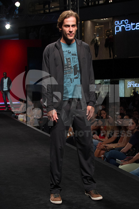 SÃO PAULO-SP-03.03.2015 - INVERNO 2015/MEGA FASHION WEEK -Grife Anistia/<br />
O Shopping Mega Polo Moda inicia a 18° edição do Mega Fashion Week, (02,03 e 04 de Março) com as principais tendências do outono/inverno 2015.Com 1400 looks das 300 marcas presentes no shopping de atacado.Bráz-Região central da cidade de São Paulo na manhã dessa segunda-feira,02.(Foto:Kevin David/Brazil Photo Press)