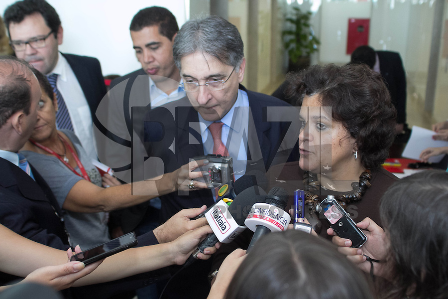 BELO HORIZONTE, MG, 07.02.2014 - LANÇAMENTO DE AÇÕES PARA PROMOÇÃO DO CARVÃO VEGETAL - A ministra do Meio Ambiente Izabella Teixeira e o Ministro do Desenvolvimento, Indústria e Comércio Exterior Fernando Pimentel, participam do lançamento de ações para promoção do carvão vegetal, na FIEMG(Federação das Industria do Estado de Minas Gerais), na tarde desta sexta feira (07) (Foto: Marcos Fialho / Brazil Photo Press)