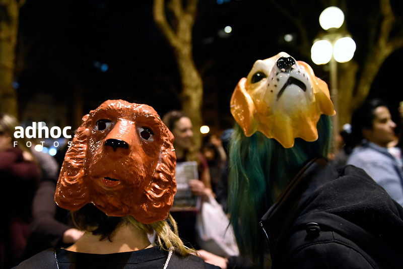 Nicolas Celaya/ URUGUAY/ MONTEVIDEO/ CENTRO<br />
En la foto, Marcha en contra de las perreras y el maltrato animal por la Avenida 18 de Julio. Nicolás Celaya /adhocFOTOS<br />
2017 - 28 de julio - viernes