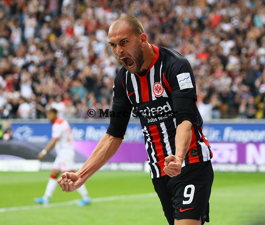 celebrate the goal, Torjubel zum 1:1 Ausgleich Bas Dost (Eintracht Frankfurt) - 01.09.2019: Eintracht Frankfurt vs. Fortuna Düsseldorf, Commerzbank Arena, 3. Spieltag<br />
DISCLAIMER: DFL regulations prohibit any use of photographs as image sequences and/or quasi-video.