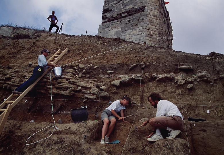 Archaeologists reach a Bronze Age layer at a Sinop dig.