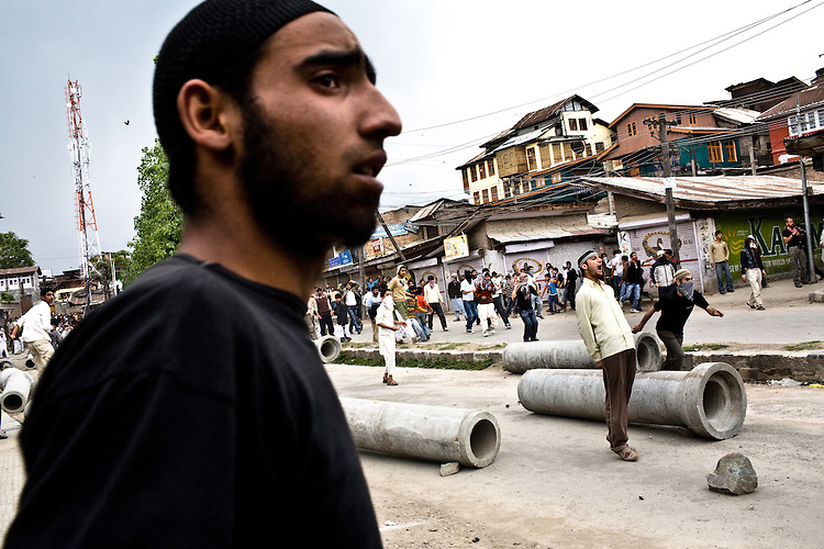 Kashmiri demonstrators raise anti-India and anti-election slogans and clash with Central Reserve Police Force (CRPF) and J&K Police during a protest in downtown Srinagar on May 8, 2009. Separatists oppose the holding of elections in Kashmir, arguing that they will not resolve the future of the disputed territory, held in part by India and Pakistan but claimed in full by both...Kashmir went into polls on the 4th round of Indian general elections. About 26 percent polling was recorded in the Indian parliamentary elections held in Kashmir on Thursday, May 7th 2009. The poll percentage was on the higher side this year as compared to 2004 polls when 15.04 percent polling was recorded.