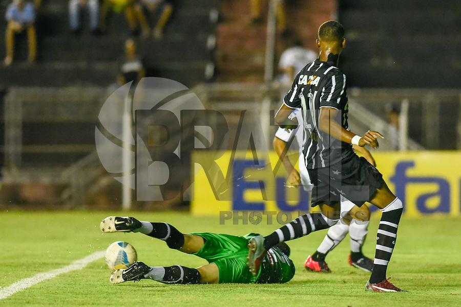 LIMEIRA,SP, 06.01.2016 - CORINTHIANS x INTER DE LIMEIRA : Lance durante partida entre Corinthians x Inter de Limeira, válido pela 3ª rodada do grupo 11 da Copa São Paulo de Futebol Junior, disputada no Estádio Major José Levy Sobrinho em Limeira, na noite desta quarta-feira, 06. (Foto: Mauricio Bento / Brazil Photo Press)