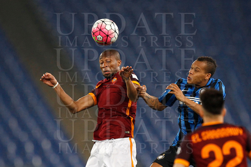Calcio, Serie A: Roma vs Inter. Roma, stadio Olimpico, 19 marzo 2016.<br />
Roma’s Seydou Keita, left, and FC Inter’s Jonathan Biabiany jump for the ball during the Italian Serie A football match between Roma and FC Inter at Rome's Olympic stadium, 19 March 2016. The game ended 1-1.<br />
UPDATE IMAGES PRESS/Riccardo De Luca