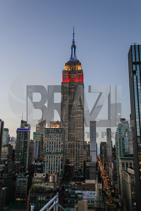 NOVA YORK, EUA - 24.05.2019 -MEMORIAL-DAY - Empire States Building é visto iluminado com as cores da bandeira americana em homenagem ao feriado de Memorial Day que homenagem ao a todos que morreram enquanto serviam nas forças armadas dos Estados Unidos. (Foto: Vanessa Carvalho/Brazil Photo Press)