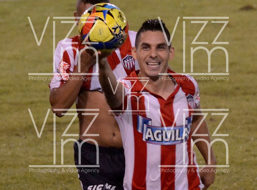 BARRANQUIILLA -COLOMBIA-16-06-2013. Jorge Andres Aguirre (Izq) de Atlético Junior celebra un gol anotado a Valledupar FC durante partido de vuelta por los cuartos de final de la Copa Postobon 2014 jugado en el estadio Metropolitano Roberto Meléndez de la ciudad de Barranquilla./ Atlético Junior (L) player of Atletico Junior celebrates a goal scored to Valledupar FC during second leg match for the finals quarters of the Postobon Cup 2014 played at Metropolitano Roberto Melendez stadium in Barranquilla city. Photo: VizzorImage/Alfonso Cervantes/STR