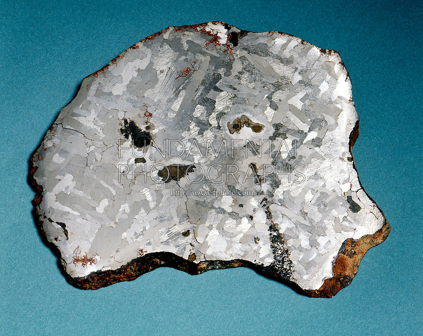 NATIVE IRON METEORITE: WIDMAN-STAETTEN LINES<br />
Widmanstätten patterns or Thomson structures on coarse Octahedrite.<br />
Structural pattern brought out by acid etching. -Imperial County, CA. Widmanstätten patterns are unique figures of long nickel-iron crystals, found in the octahedrite iron meteorites.