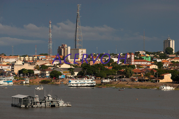 Cidade de Santarém no encontro dois rios Tapajós e Amazonas.<br />
Santarém, Pará, Brasil.<br />
Foto Paulo Santos<br />
2011