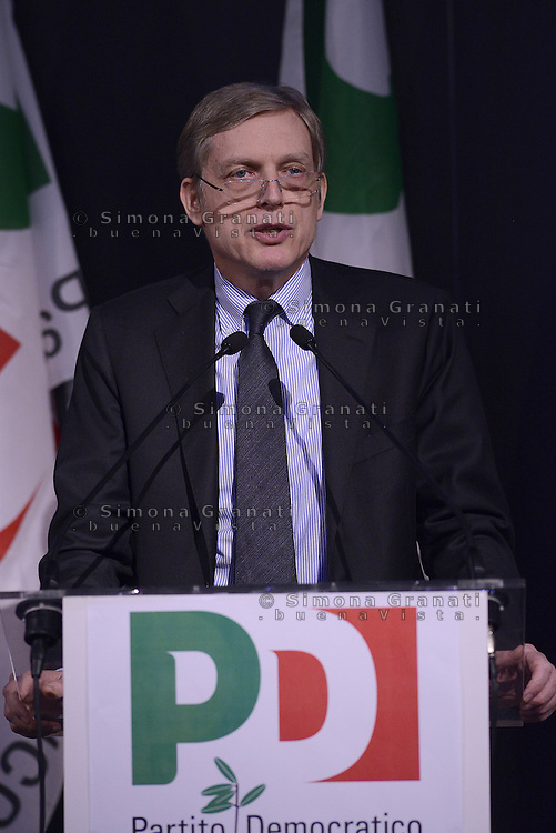 Roma, 21 Marzo 2015.<br />
Gianni Cuperlo a pugno chiuso<br />
Assemblea della sinistra del Partito Democratico all'Acquario di Roma.<br />
A sinistra nel PD,. Per la Democrazia e il lavoro.