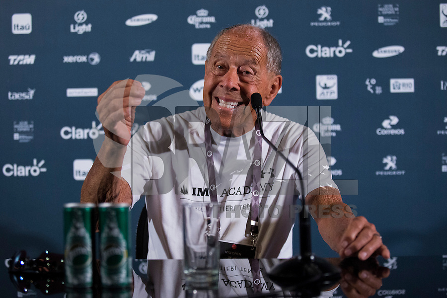 RIO DE JANEIRO, RJ, 20.02.2015 - RIO OPEN 2015 - Nick Bollettieri, um dos maiores treinadores da história do tênis concede entrevista coletiva durante o torneio internacional de tênis Rio Open 2015, na tarde desta sexta-feira, 20. O torneio realiza-se de 16 a 22 de fevereiro, no Jockey Club Brasileiro, zona sul da cidade. (Foto: Gustavo Serebrenick/Brazil Photo Press)