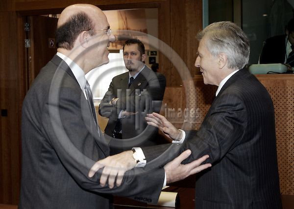 BRUSSELS - BELGIUM - 20 MARCH 2005--The ECO/FIN EU-Council meeting with Finance Ministers. -- Jean-Claude TRICHET (R) the President of the ECB (European Central Bank) with Iacovos N. KERAVNOS Minister for Finance of Cyprus.-- PHOTO: JUHA ROININEN / EUP-IMAGES