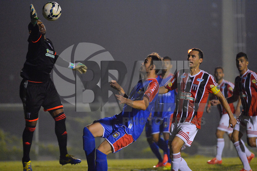 São Caetano do Sul,SP, 16.10.2015 - SÃO CAETANO-BOTAFOGO-SP - Neneca (e) durante partida São Caetano x Botafogo-SP, jogo válido pelas quartas de final do Campeonato Brasileiro 2015 - Série D no estádio Anacleto Campenella em São Caetano do Sul (SP), nesta sexta-feira, 16. (Foto: Levi Bianco / Brazil Photo Press)