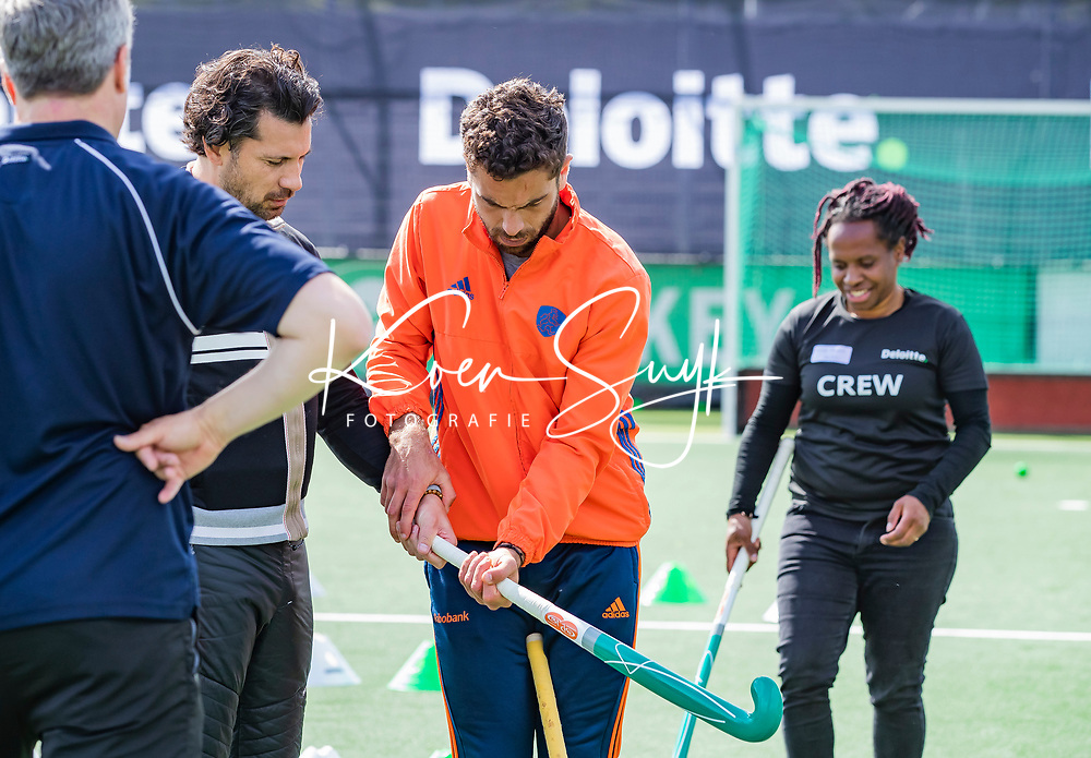 AMSTELVEEN - Deloitte NK Studentenhockey. Hockeyclinic olv Valentin Verga namens B&P College. COPYRIGHT KOEN SUYK