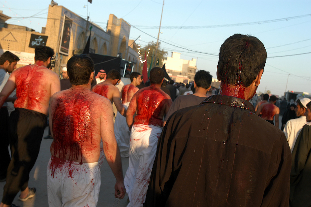 Shiite pilgrims ritually flagellate themselves during the Shia religious mourning ceremony Arbayine. Despite violence and tensions in the region, the cermonies took place under heavy security without problems. .Karbala, Iraq. 11/04/2004.Photo © J.B. Russell