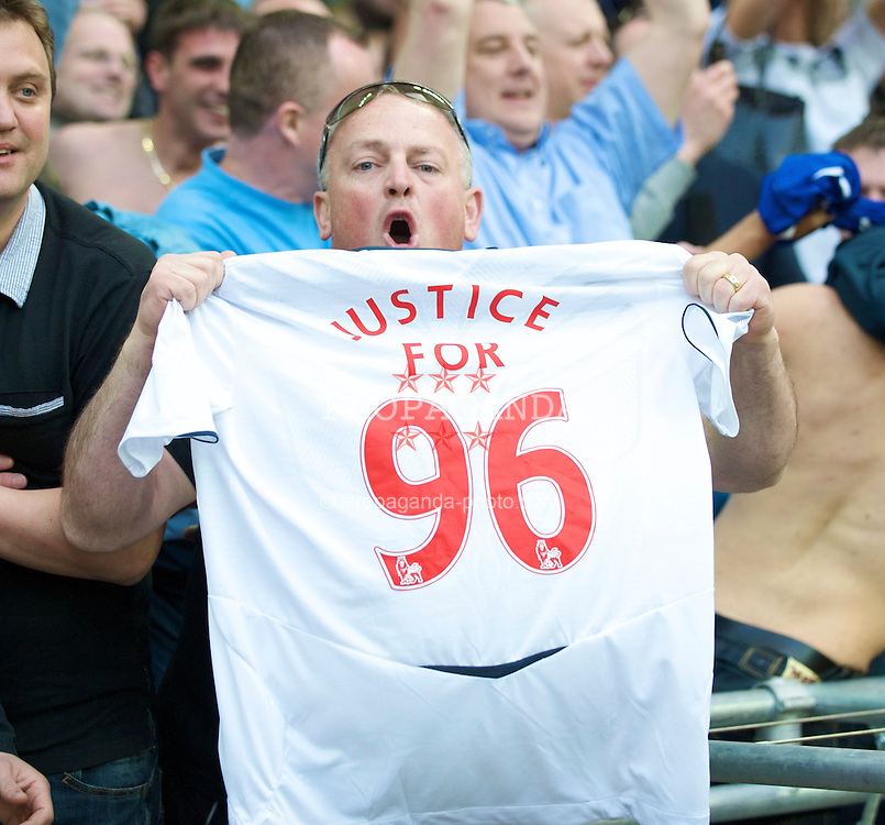 LONDON, ENGLAND - Sunday, April 19, 2009: An Everton supporter holds up a shirt with "Justice for 96" on it in support of the 96 Liverpool supporters who lost their lives in the Hillsborough Stadium Disaster at an FA Cup semi-final 20 years ago; after his side's penalty shoot-out victory over Manchester United the FA Cup Semi-Final match at Wembley. (Photo by David Rawcliffe/Propaganda)