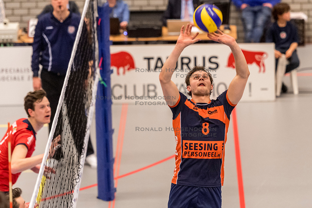 31-03-2018 NED: SV Land Taurus - Seesing Personeel Orion, Houten<br />
Taurus verliest met 3-1 / Freek de Weijer #8 of Orion