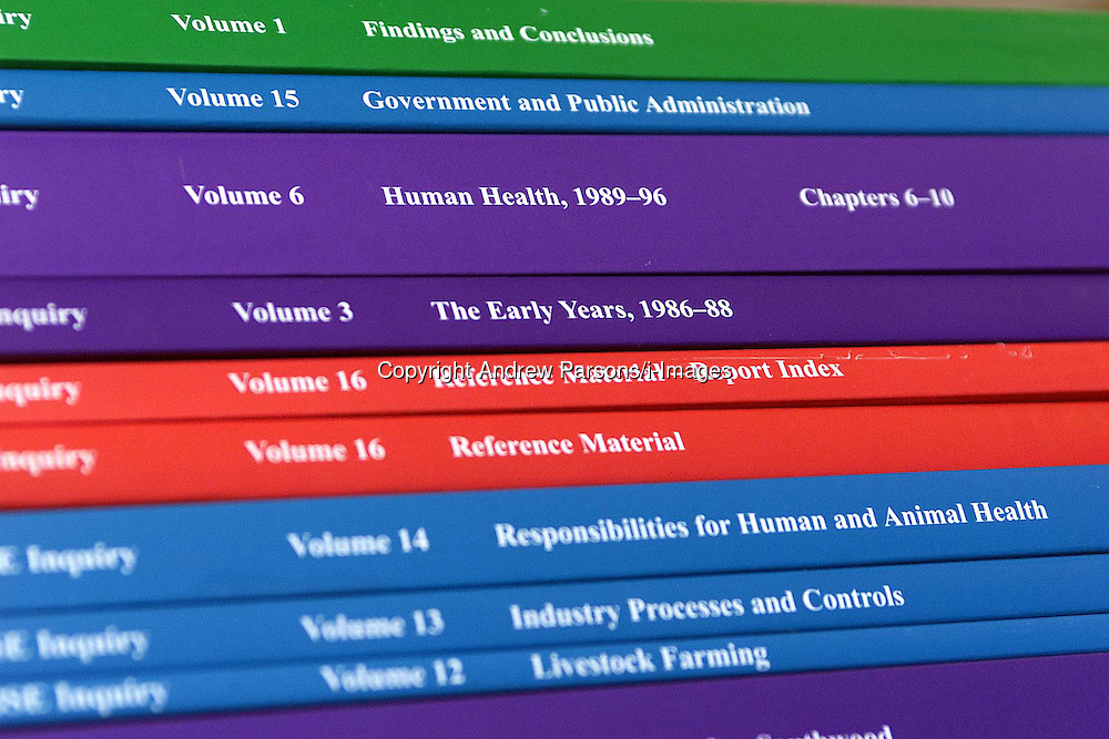 The BSE Inquiry Report, August 26, 2000. Photo by Andrew Parsons/i-Images..
