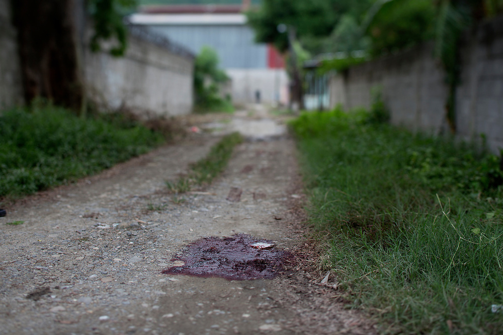 San Pedro Sula, Honduras<br />
<br />
En ung man avrättades på grusvägen i Chamelecon av två män. Mördarna greps kort därefter.<br />
<br />
Photo: Niclas Hammarström