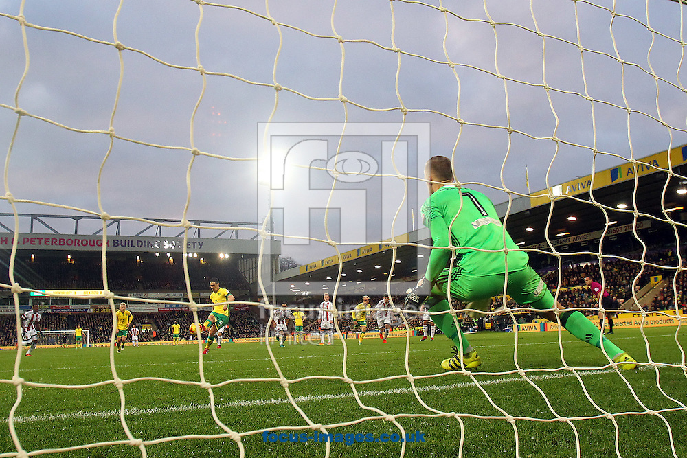Graham Dorrans of Norwich sees his penalty saved by Daniel Bentley of Brentford but is first to react to score his side's 2 second goal from the rebound during the Sky Bet Championship match at Carrow Road, Norwich<br />
Picture by Paul Chesterton/Focus Images Ltd +44 7904 640267<br />
03/12/2016