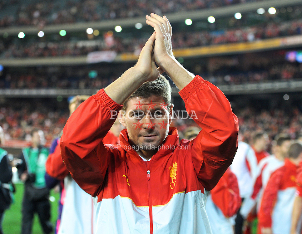 MELBOURNE, AUSTRALIA - Wednesday, July 24, 2013: Liverpool's captain Steven Gerrard waves to the supporters after a 2-0 victory over Melbourne Victory during a preseason friendly match at the Melbourne Cricket Ground. (Pic by David Rawcliffe/Propaganda)