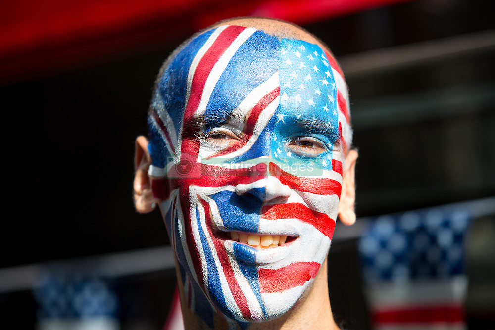 September 21, 2016 - London, London, UK - London, UK. Campaign group Avaaz organise a 'Stop Trump' campaign bus to tour central London, rallying US expats to register to vote. The United States presendential election is scheduled for 8 November 2016. The (Credit Image: © Tom Nicholson/London News Pictures via ZUMA Wire)