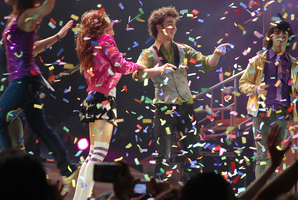 Finale. Miley Cyrus and Jonas Brothers. December 19, 2007. Hartford Civic Center.