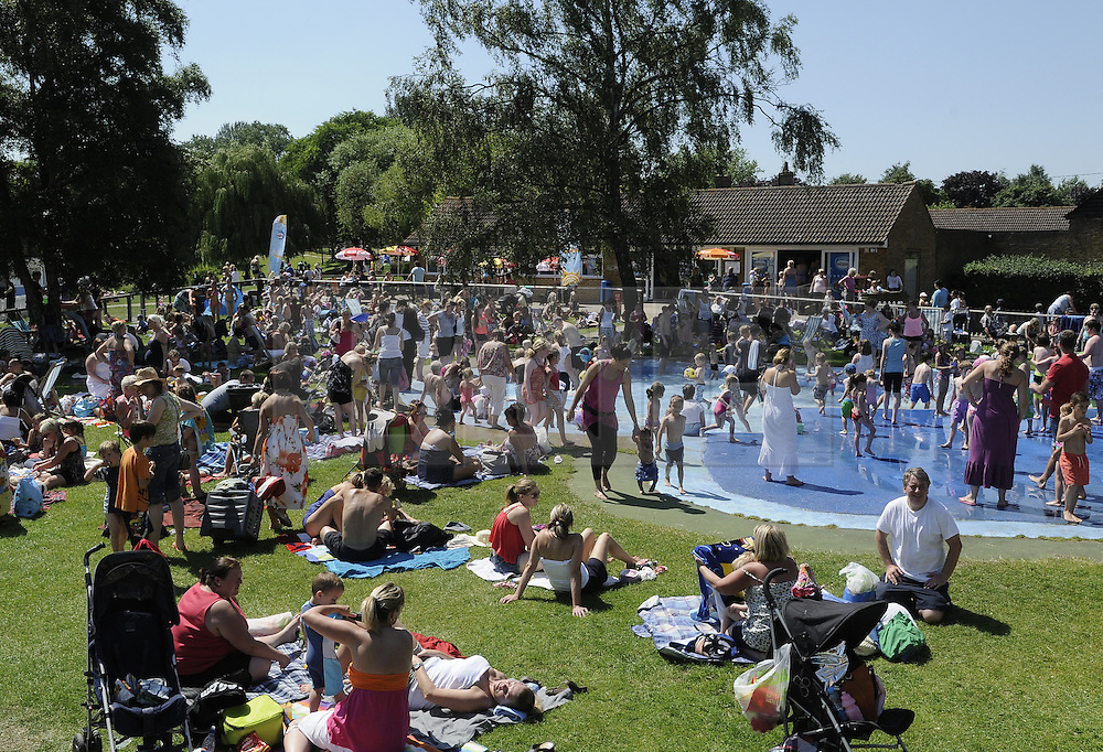 © Licensed to London News Pictures. 23/07/2012 .Hot sunny weather in Swanley park,Kent (today 23/07/2012) as school children enjoy the first day of the summer holidays..Photo credit : Grant Falvey/LNP