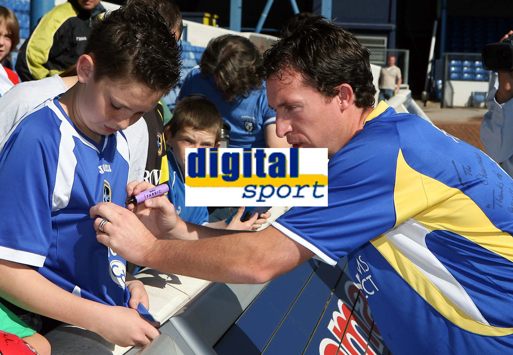 Photo: Rich Eaton.<br />
<br />
Cardiff City Press Conference. Coca Cola Championship. 24/07/2007. Robbie Fowler pictured signing shirts for fans at Ninian Park, where he was announced as a new signing by Cardiff City.