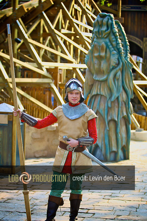 KAATSHEUVEL - In de Efteling was vandaag de officiele opening van Joris en de Draak. Met op de foto de drakendoder Joris. FOTO LEVIN DEN BOER - PERSFOTO.NU