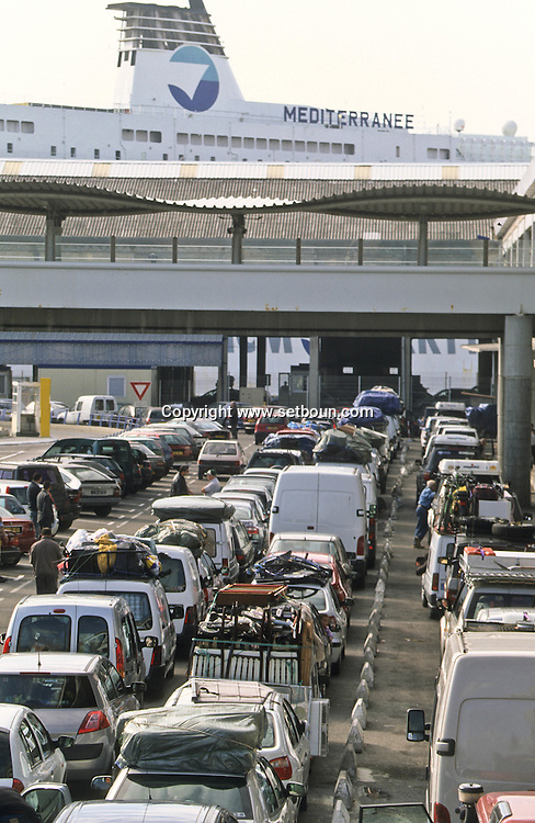 FERRY TO ALGERIA . TRAFFIC AND BUSINESS Marseille France ///PORT EMBARQUEMENT POUR L ALGERIE . TRAFFIC ET TRABENDO Marseille France // L0008259 / R20711 / P115841