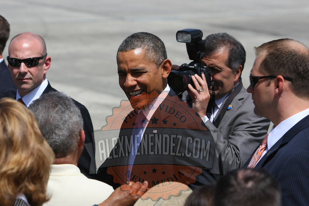 President Barack Obama meets with supporters at the Orlando International Airport on Thursday, March 20, 2014 in Orlando, Fla., enroute to the Valencia Community College West campus to speak about the role of women in the U.S. economy, as well as the challenges they still face. (AP Photo/Alex Menendez)