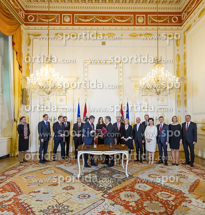 16.12.2013, Bundeskanzleramt, Wien, AUT, Bundesregierung, Angelobung der neuen Bundesregierung, Unterzeichnung des Arbeitsprogramms fuer die Jahre 2013 bis 2018, im Bild Bundesregierung Neue // New Government during signing ceremony of engagement work program 2013 to 2018 during inauguration of the new Government, Chancellors Office, Vienna, Austria on 2013/12/16, EXPA Pictures © 2013, PhotoCredit: EXPA/ Michael Gruber