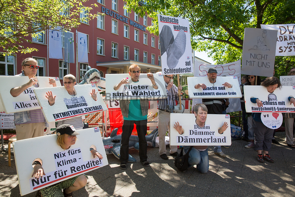 Berlin, Germany - 02.06.2017<br />
<br />
Tenant protests in front of the Berlin headquarters of Deutsche Wohnen AG against drastic increases in rent due to energetic renovations.<br />
<br />
Mieter-Proteste vor dem Berliner Sitz der Deutschen Wohnen AG gegen drastische Mietsteigerungen aufgrund energetische Sanierungen.<br />
<br />
Photo: Bjoern Kietzmann