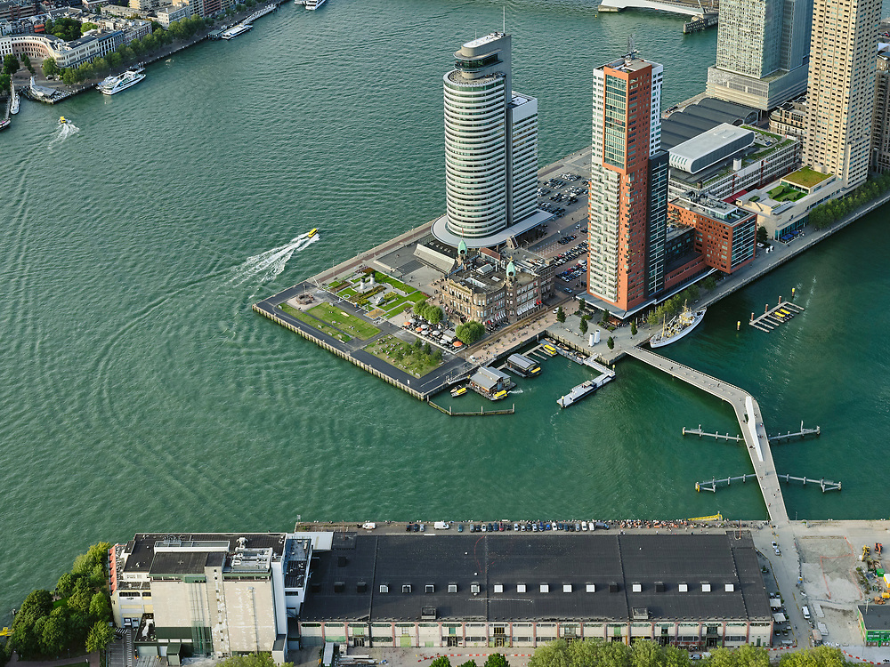 Nederland, Zuid-Holland, Rotterdam, 14-09-2019; Stadsgezicht Rotterdam. Fenix Food Factory op Katendrecht, Rijnhaven, Rijnhaven brug naar Wilhelminakade. Kop van Zuid met Hotel New York.<br />
Cityscape Rotterdam, Kop van Zuid.<br />
luchtfoto (toeslag op standard tarieven);<br />
aerial photo (additional fee required);<br />
copyright foto/photo Siebe Swart
